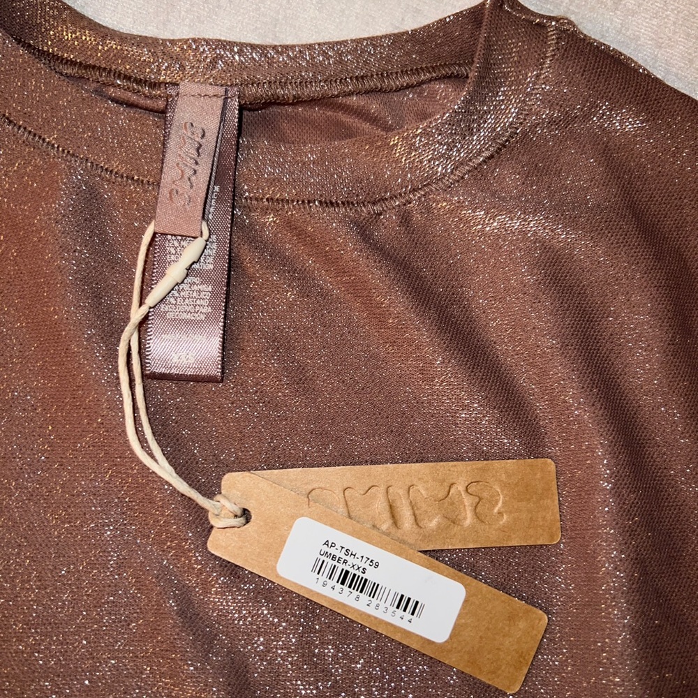 NWT SKIMS XXS shimmer cropped t-shirt color umber. LTE!